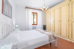 2 bedrooms, iron/ironing board, travel crib, free WiFi