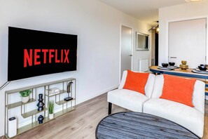 Smart TV - Close to Canning Town Station, O2 Arena, Excel Centre & London City Airport.
(London)