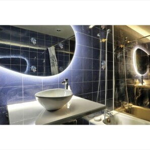 Umweltfreundliche Kosmetikartikel, Haartrockner, Handtücher, Seife