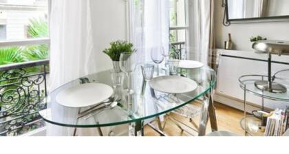 Chic Tiny Apt Champs-Elysées area.4Pers