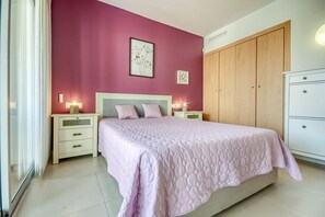 2 bedrooms, iron/ironing board
