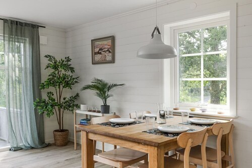 Lakeview spacious family home