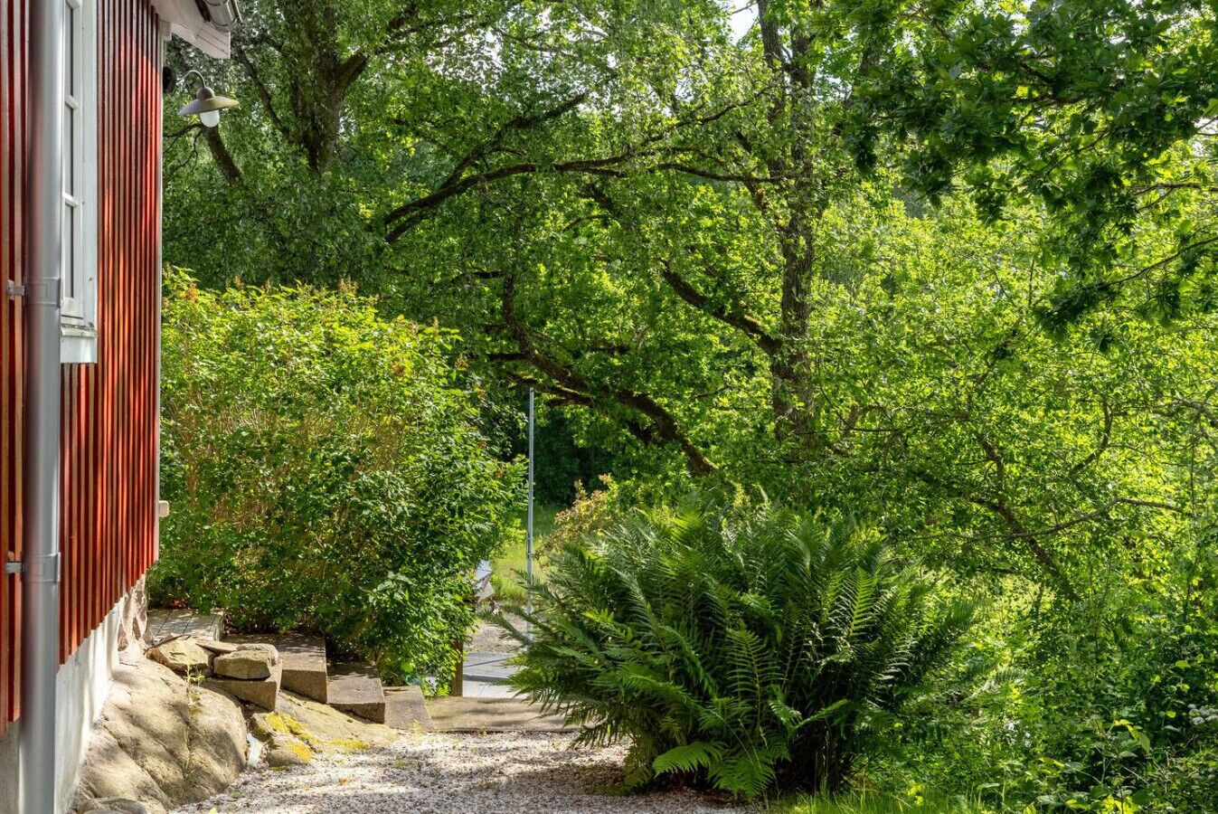 المنطقة المحيطة بالمنشأة