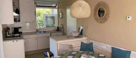 Réfrigérateur, micro-ondes, four, lave-vaisselle