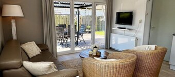 Modern Ingerichte, Gerenoveerde Vakantiebungalow Voor 5 Personen, 3 Slaapkamers, Wifi