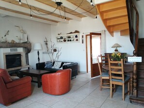 Smart TV, fireplace, table football, books - A Bord de mer ! Grande Maison Face à la mer (Plougasnou)