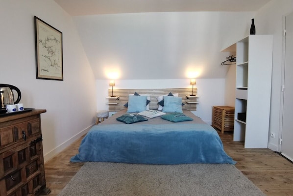 4 bedrooms, iron/ironing board, travel cot, free WiFi