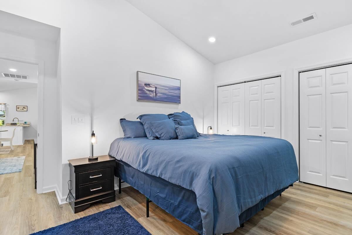 3 bedrooms, internet, bed sheets