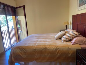 5 bedrooms, desk, iron/ironing board, free WiFi