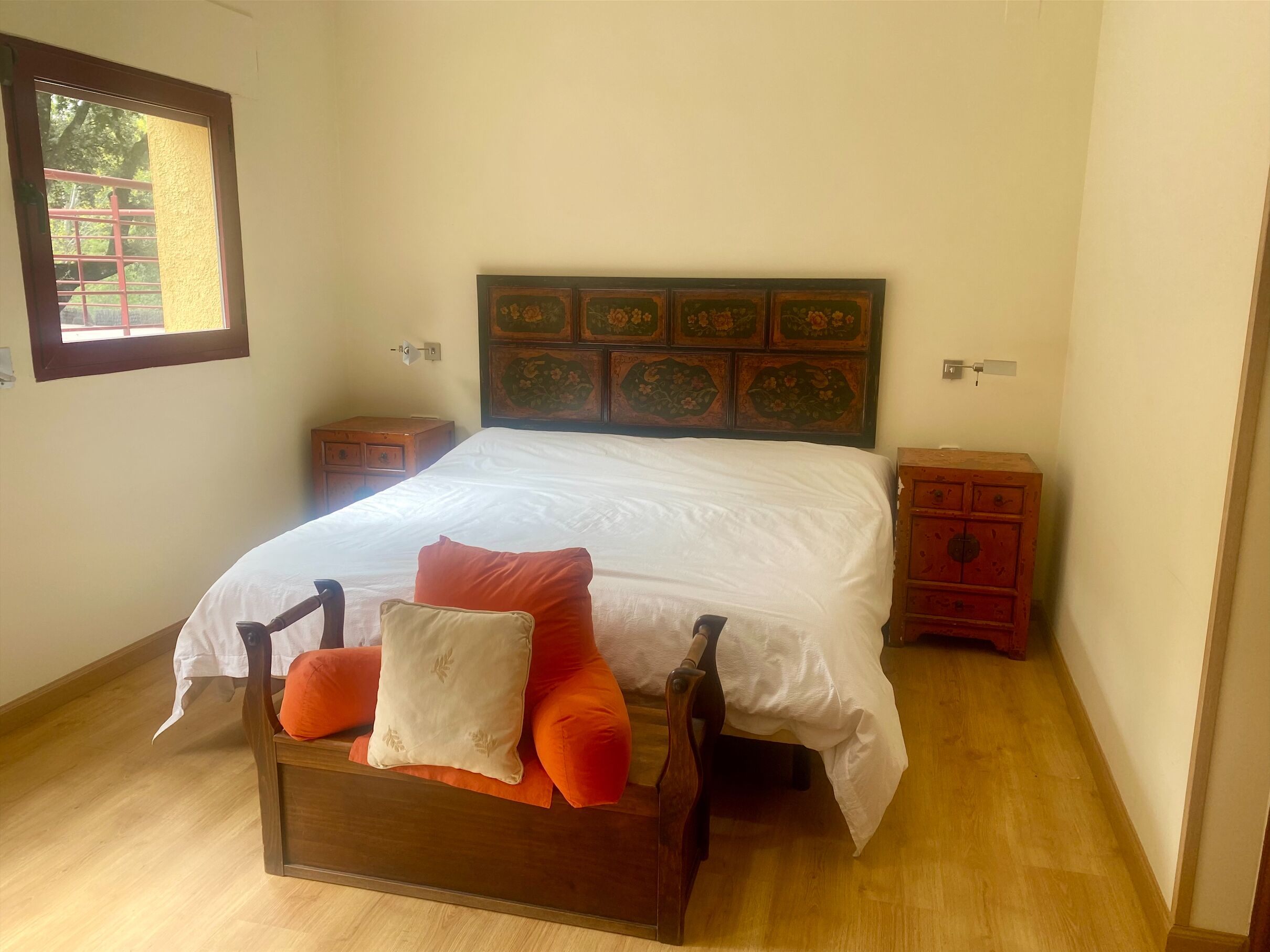 5 slaapkamers, een bureau, een strijkplank/strijkijzer, gratis wifi