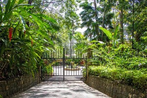 Entrada al alojamiento