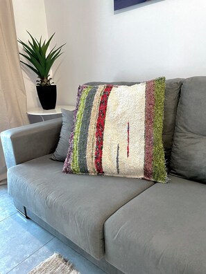 TV - Estudio Renovado muy Confortable en una Casa Antigua del Centro de Tarifa (Tarifa)