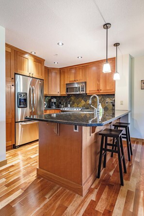 Fridge, microwave, oven, stovetop - Creekside at Rundle Cliffs Lodge (Canmore)