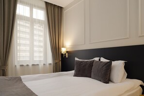 Caja de seguridad en la habitación y escritorio 