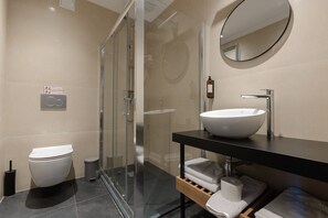 Superior Double Room | Bathroom | Shower, hair dryer, slippers, towels - Hotel Atria (Brasov)