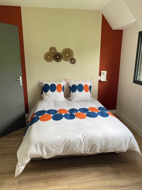 4 bedrooms, WiFi, bed sheets