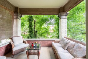 Property grounds - Elegant Victorian: Heart of Old Louisville (Louisville)