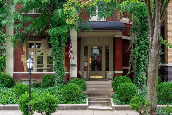 Exterior detail - Elegant Victorian: Heart of Old Louisville (Louisville)