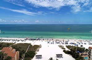 A beach with white sand, clear turquoise water, and a few umbrellas. - 🦩Catch of the Day at Harbor Towers on Siesta Key🦩 (Sarasota)