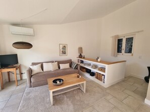 TV - Renovated T3 House in Collioure, 2 Bedrooms, Balcony (Collioure)