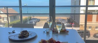 Modern apartment with sea view and private parking