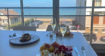 Modern apartment with sea view and private parking