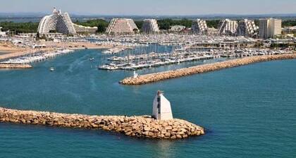 Studio Cabine avec Climatisation et Parking, Proche Plage