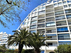 Exterior - Apartment near beach with loggia, terrace and parking (La Grande-Motte)