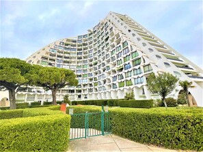 Exterior - Apartment for 4 guests, parking, near the beach (La Grande-Motte)