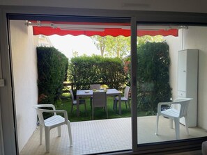 Dining - Garden-Level Studio Near Beach & Port with Parking (La Grande-Motte)
