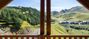 Cozy 2BR Apt, Sleeps 6, Near Slopes, Stunning Mountain Views