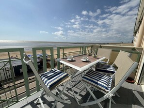 Outdoor dining - 2-room apartment with balcony and parking in Châtelaillon-Plage (Châtelaillon-Plage)