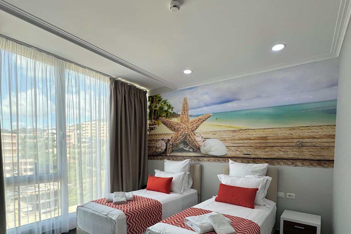 Suite, vistas al mar | 1 dormitorio, escritorio, espacio para trabajar con un portátil