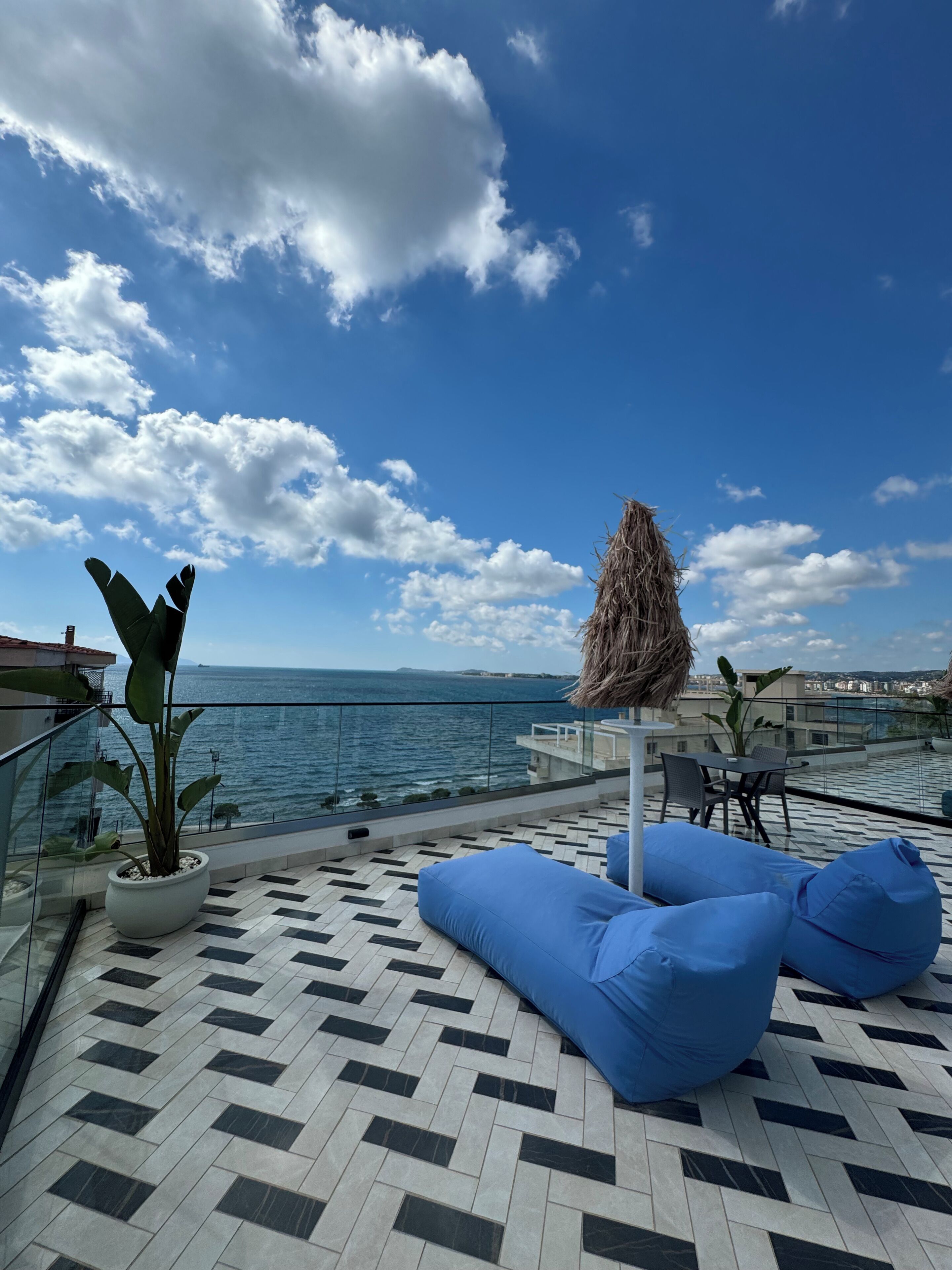 Deluxe-Doppelzimmer, Meerblick | Terrasse/Patio