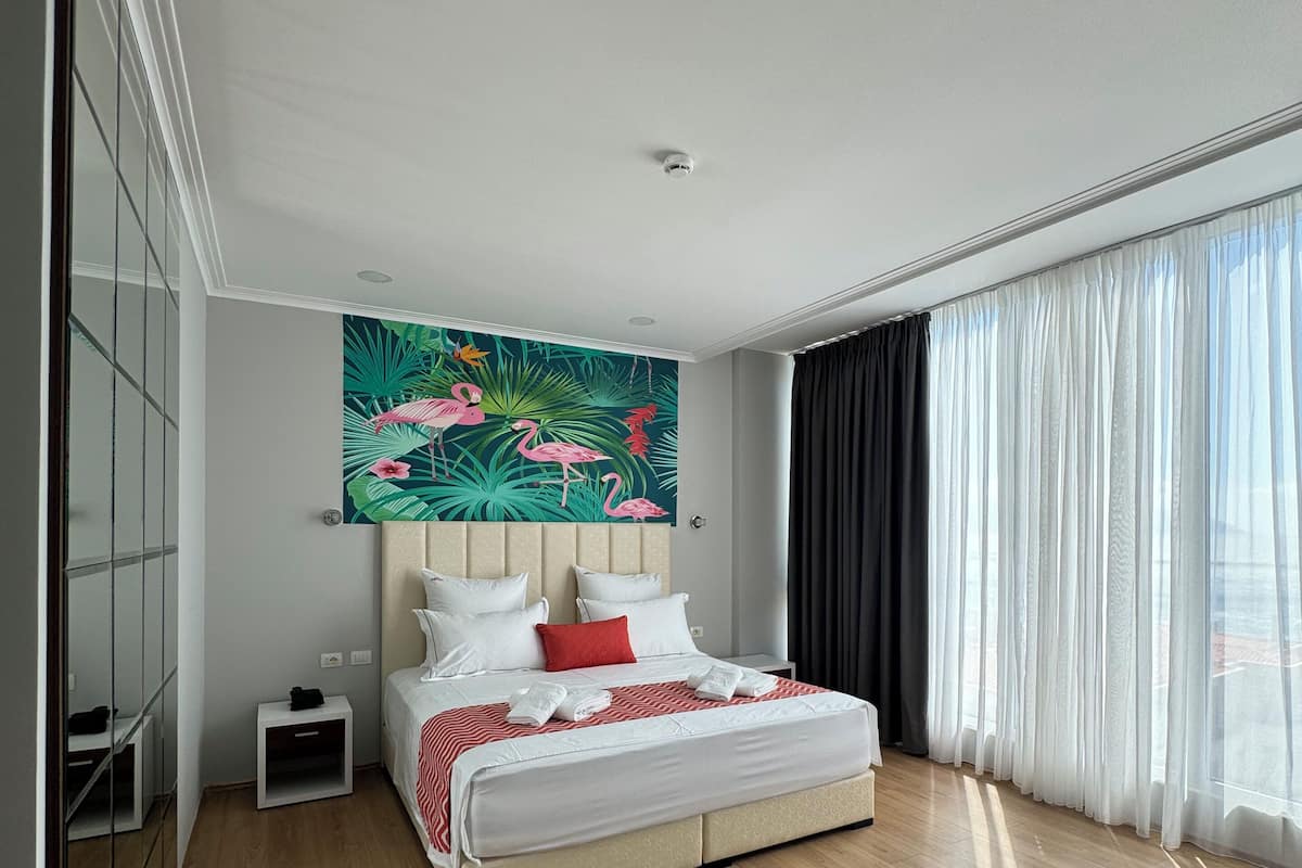 Suite, vistas al mar | 1 dormitorio, escritorio, espacio para trabajar con un portátil