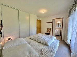 2 bedrooms