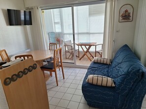TV - Cozy 3-Person Studio, 250m to Les Sables d'Olonne Beach, Loggia, Free Parking (Les Sables-d'Olonne)