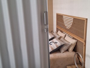 Room - Cozy 3-Person Studio, 250m to Les Sables d'Olonne Beach, Loggia, Free Parking (Les Sables-d'Olonne)