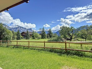 Property grounds - New 3-bedroom apartment near village with parking (Combloux)