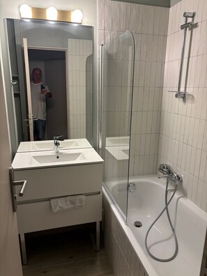 Dusche, Handtücher, Seife, Toilettenpapier