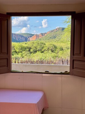 Comfort Room | Minibar, individually decorated, iron/ironing board, free WiFi