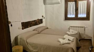 3 slaapkamers, een strijkplank/strijkijzer, gratis wifi, beddengoed