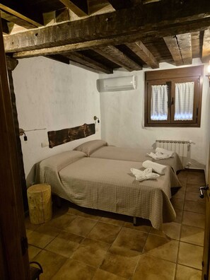 3 chambres, fer et planche à repasser, Wi-Fi gratuit, draps fournis