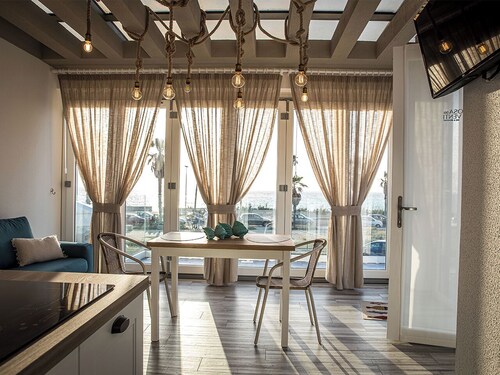 Deluxe Mistral Apartment - Sea View 