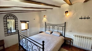 2 Schlafzimmer, Reisekinderbett, kostenloses WLAN, Bettwäsche