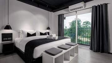 In-room safe, iron/ironing board, free WiFi, bed sheets