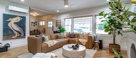 Téléviseur, foyer, bureau