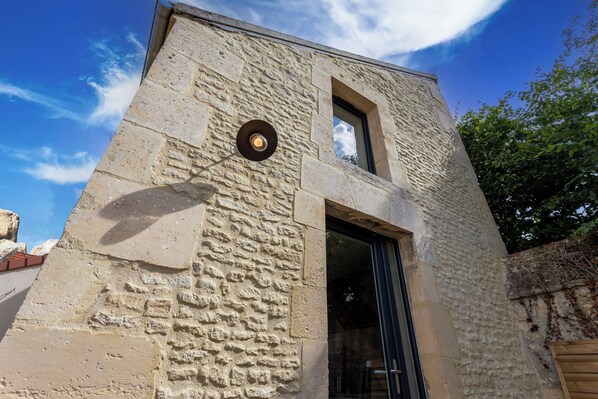 Exterior detail - Gîte Avec Jacuzzi Chic & Cosy Entre Caen et les Plages du Débarquement Normandie (Biéville-Beuville)