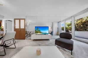 TV, offices - Bayview Brilliance Near Art Basel! (Miami)