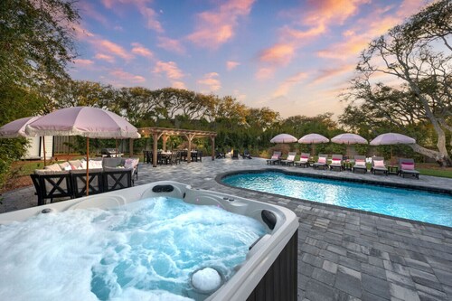 Vilano Rose Sleeps 24 Heated Pool, Beach, Game Room, Golf, Pets, Hot Tub, Fire Pit, Hammock